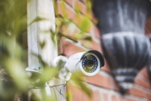 Caméra de surveillance sur une maison